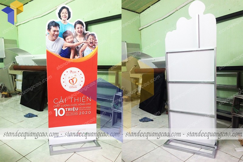 standee khung sắt
